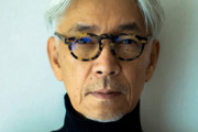 【画像あり】がん「ステージ４」闘病中の坂本龍一、７０歳の最新ショット公開「カッコいい」