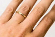 ダミーで結婚指輪してるんだが　めっちゃ余裕出るわ