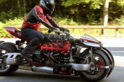 お前らってバイク乗る時イキる方向性間違えてそうだよな