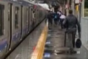 常磐線・牛久駅で人身事故 「ヤバイ」「死ぬ」「救出作業のため運転再開未定」 上野東京ラインも巻き込まれ