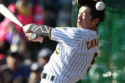 阪神　近本が顔面自打球のアクシデント　相席食堂軍との対決でまさかも「大丈夫です」場内実況「こんな試合でくれぐれもケガだけは」ファンも騒然