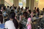 中国の青少年更生施設で赤ちゃん人形の世話をさせる取り組み