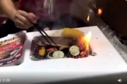 【悲報】家で焼肉パーティーした仲良し親子、炎上してとんでもないことになってしまう…