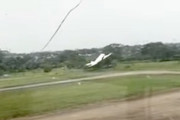 コロンビアの空港でバスラーBT-67が墜落。管制塔からの映像が公開される。