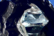 地球の超深部で「かつて生き物だったダイヤモンド」が形成されていた！
