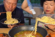 【画像】韓国人、ラーメンを食べる時は頑なに蓋を使うwwwwwwwwwww