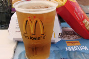 外国人「マクドナルドでビールが売ってるのって普通なのか…？」