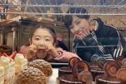 【乃木坂46】お菓子を前に子供と写真を撮る山下美月が可愛いwww