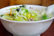 母親はなぜ袋ラーメンに大盛りの炒めた野菜を乗せたがるのか