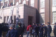 【京大】時計台記念館を学生が“占拠”　職員とトラブル、機動隊出動し一時騒然