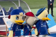 ◆悲報◆横浜FMマスコットのマリンちゃん、2-0からの大逆転負けに泣いてしまう😭