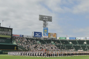 高校球児さん、甲子園開会式中熱中症でぶっ倒れる