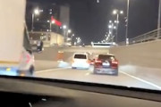 【動画】こりゃひどい。車ですり抜け走行していたヤツが3台を巻き込む事故。
