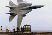 F-14で伝説の飛行を行ったスノッドグラス氏、墜落事故で死亡