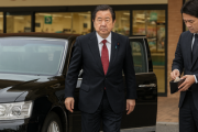 【自民党総裁選】「誰が見ても不自然」茂木前幹事長　高級車で乗りつけ、財布は秘書任せ…スーパー視察で露呈した“庶民感覚とのズレ”