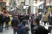 ◆悲報◆イタリアのナポリ市民、外出禁止令中も街に人だかり！普通に生活してる模様(´・ω・`)