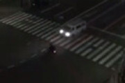 【動画】 秋葉原のライブカメラにバイクと車の事故の瞬間が鮮明に映ってる・・ ⇒ 中学生が無免許で盗難車との噂