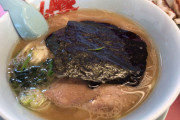 【動画】Z世代さん、ラーメン屋で無料のニンニクを大量に入れてしまう…