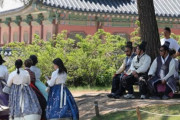 韓国メディア　「韓服着用なら観光地を無料入場」にしたら…やっぱり現れた「国籍不明の衣装」の観光客 ［9/16］