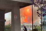 【速報】ロサンゼルス中心部で爆発発生 複数のビルが炎上中