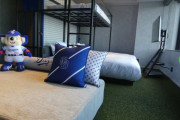 【朗報】名古屋・栄の新ホテルに「ドラゴンズルーム」誕生！室内は球場と同じ人工芝が敷き詰められる