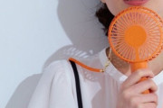 なんで女は小さい扇風機持って歩くんや？