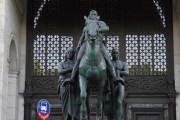 【悲報】アメリカさん、国立博物館からルーズベルト像を撤去