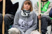 元環境少女のグレタさんがノルウェー製油所を封鎖、石油廃止を要求！