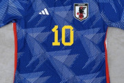 【画像】サッカー日本代表新ユニフォーム「ORIGAMI」カッコ良すぎると話題www