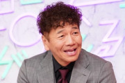 【画像】上田晋也「こんな格好でごめんなさいね」