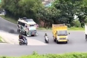 【動画】北スマトラ民の運転、荒すぎワロタw(ﾟoﾟ)w