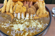 【画像】大食い系チー牛でも食べ切れなさそうな「カツカレー」、発見されるｗｗｗｗ