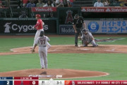 大谷翔平、二打席連続四球&盗塁をして一度はセーフ判定も足が離れてアウトに・・・