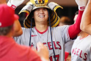 【海外の反応】第7号を打った大谷翔平が兜を被ってニッコニコ【17連戦】