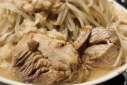ラーメン屋「ニンニク入れますか？」客「お願いします」ラーメン屋「そうじゃないの！察してよ！」
