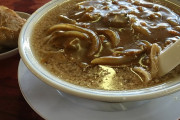 ラーメン（攻撃力3000）「行くぞ！」カレー（2800）「おう！」
