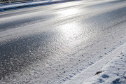 道路に塩撒くと氷が溶けると思ってる人が多いらしいｗｗｗｗｗｗｗｗ
