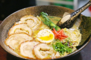 ウワキでバツ3になった弟が、慰謝料でスッテンテンになった。私「ラーメン食べよう」弟「味変すると美味いよ」私「」→とんでもない事実が…