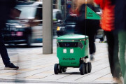 ウーバーイーツ、都内の配達に自律走行ロボットを導入へ