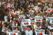 【韓国】 ろうそく掲げ、ソウル反日抗議拡大・・・韓国人 「韓国はまだ本当に独立していない」