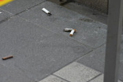 喫煙所が片っ端から閉鎖されたせいで路上が吸殻だらけにｗｗｗ