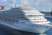世界一周するクルーズ船の規模がデカくなりすぎて入港を拒否する都市が増えているらしい