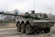 フランス供与の戦闘車AMX-10RC…装甲が薄く152mm榴弾の破片が貫通し、攻撃には適さずと現場の声！