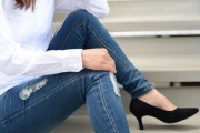 【悲報】 今の若者、ジーパンを履かなくなる……