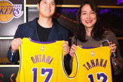 大谷翔平が真美子さんとNBAを観戦して海外大騒ぎ！（海外の反応）