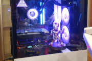 【悲報】自作PC、もはやこういうケースじゃないと馬鹿にされるようになってしまう