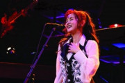 中島みゆきとかいう「糸」「地上の星」「ファイト」だけの3発や