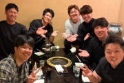「プレミア１２」侍ジャパンの９８年同級生会が開催！阪神・才木の誕生日とDeNA・牧の下剋上日本一もお祝いされる！