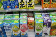 コンビニに売ってる紙パックの激甘1リットルジュース買ってるやつｗｗｗ