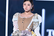 再始動話題の小林由依、櫻坂46卒業後初ランウェイでほっそりウエストちらり【TGC 2024 A／W】